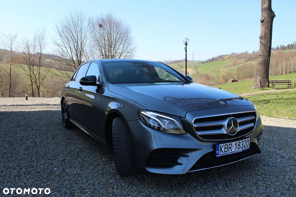 Mercedes-Benz Klasa E 400 4Matic 9G-TRONIC Exclusive - 3