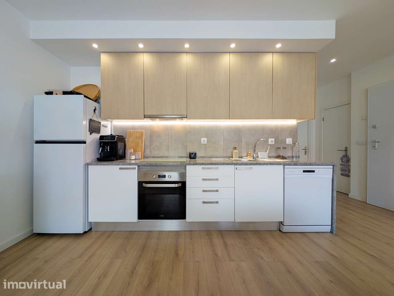 Apartamento de 3+1 assoalhadas totalmente renovado. - 2 Varandas - Grande imagem: 3/38
