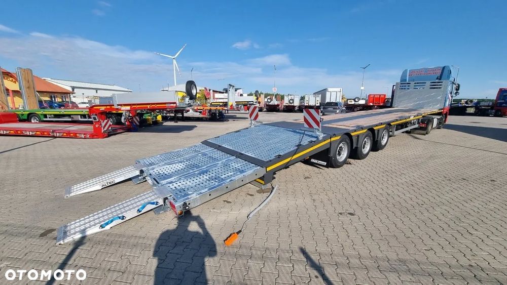 MAX Trailer platforma z hydraulicznie opuszczaną i wysuwaną rampą najazdową - 3