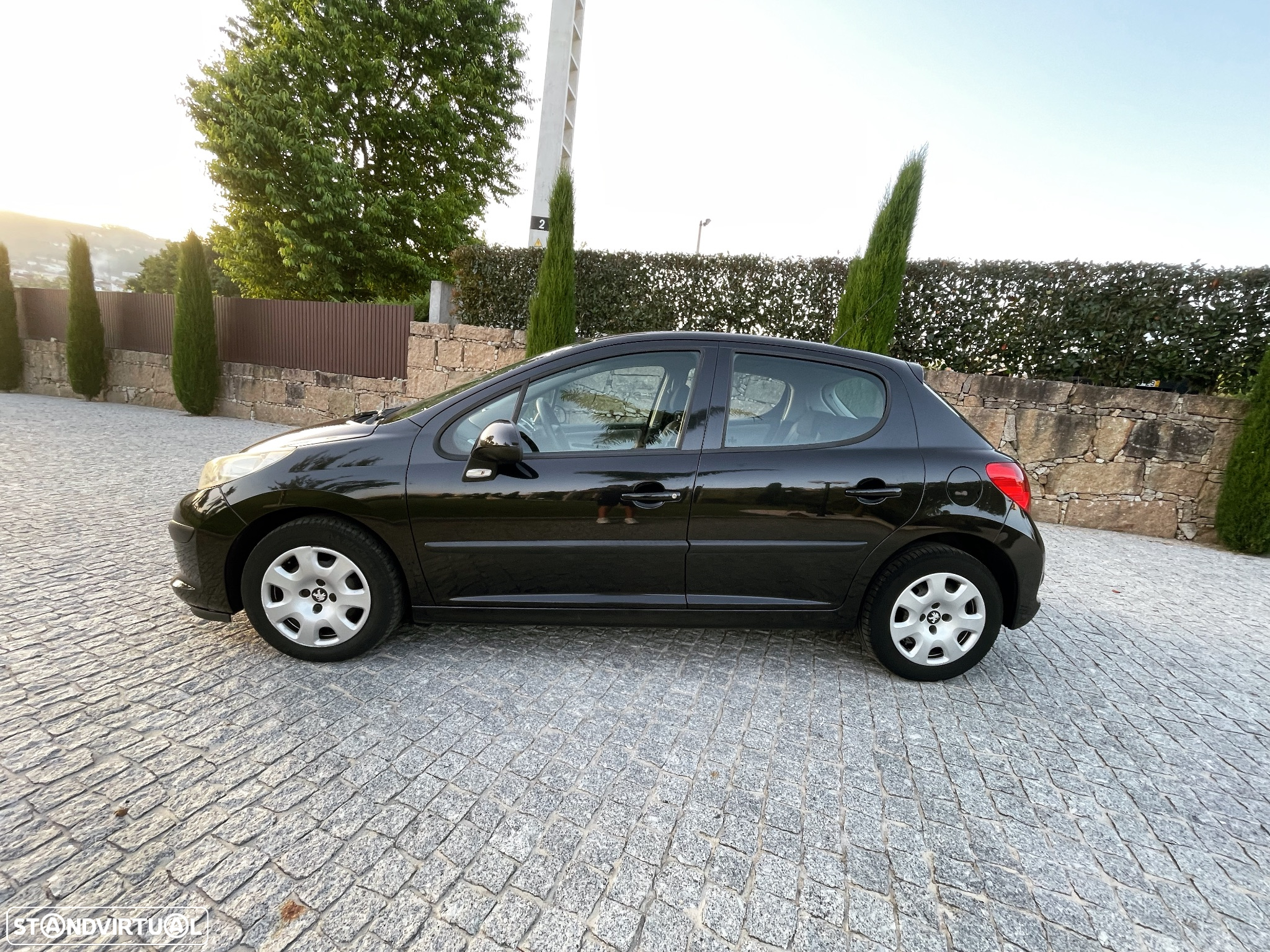 Peugeot 208 - 12