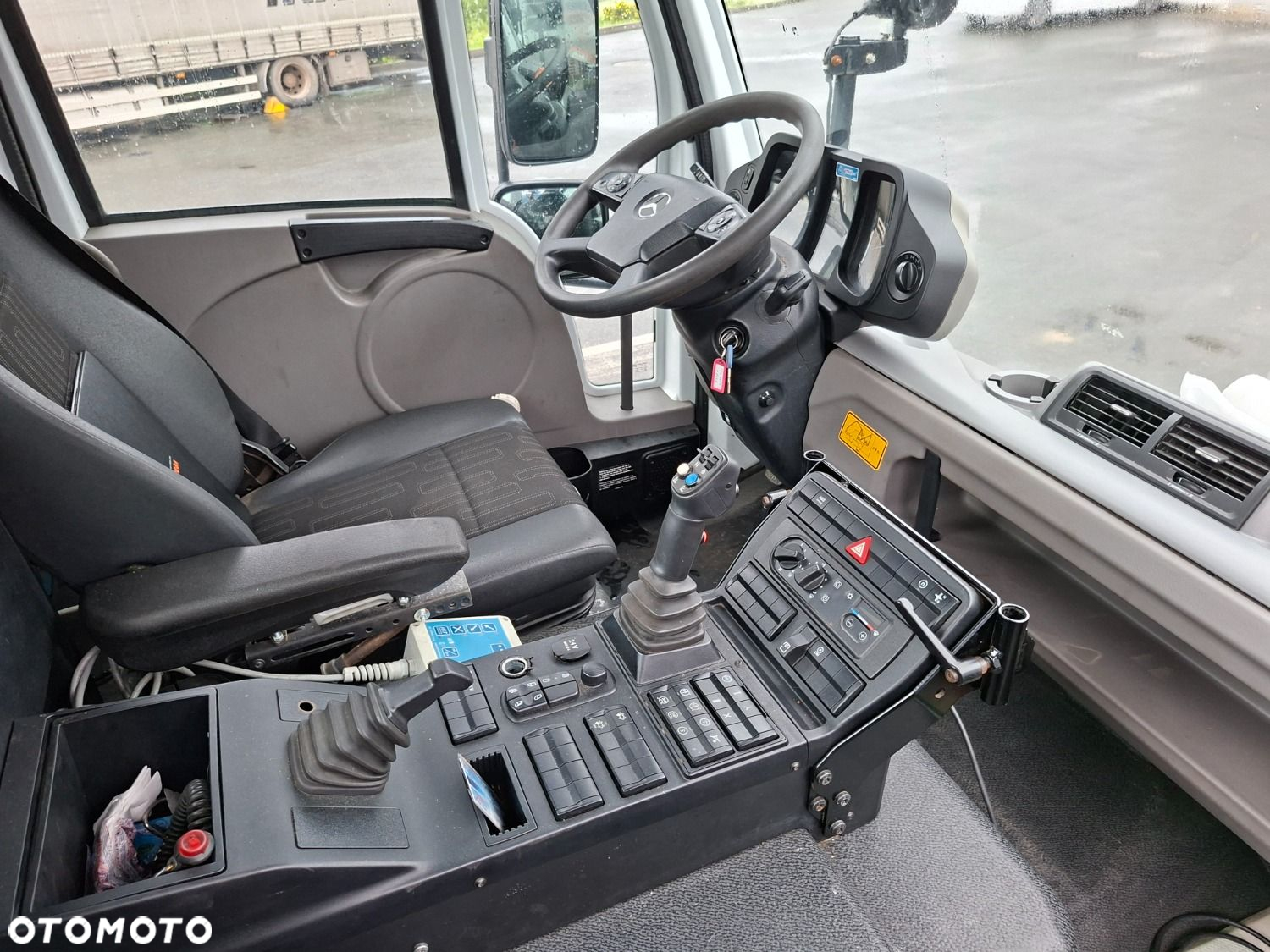 MIKANN Unimog U527 4X4 - 24