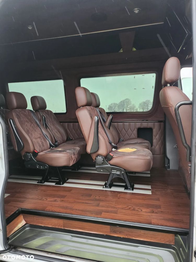 Mercedes-Benz Sprinter - 11