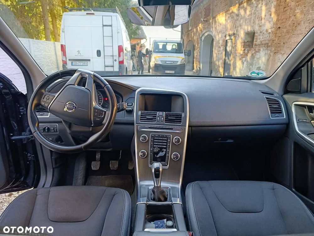 Volvo XC 60 D4 Momentum - 8