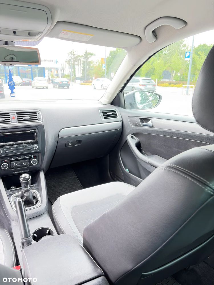 Volkswagen Jetta 1.4 TSI Highline - 17