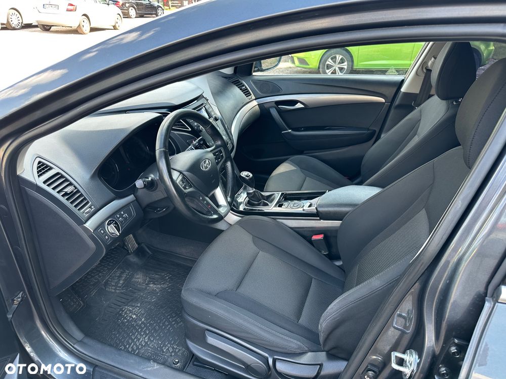 Hyundai i40 Kombi blue 1.6 Family - 10