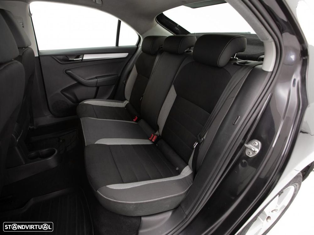 Skoda Rapid - 9