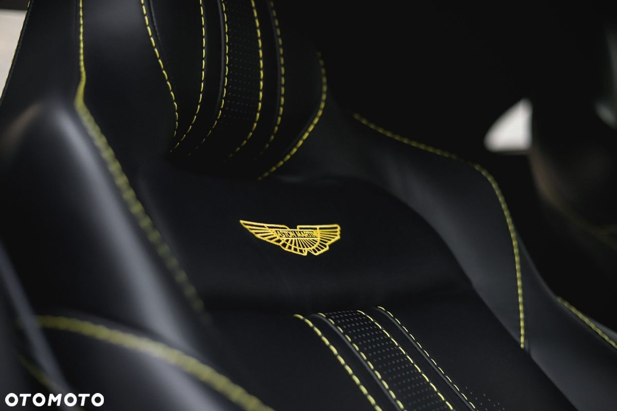 Aston Martin Vantage - 33