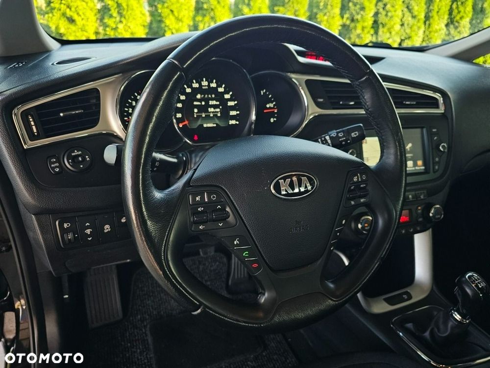 Kia Ceed - 12