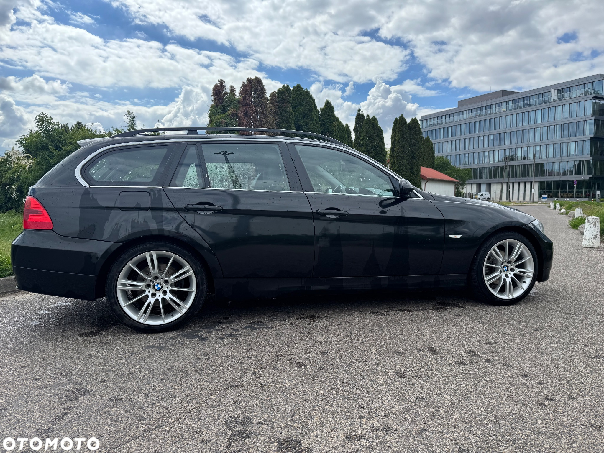 BMW Seria 3 325i Touring - 10