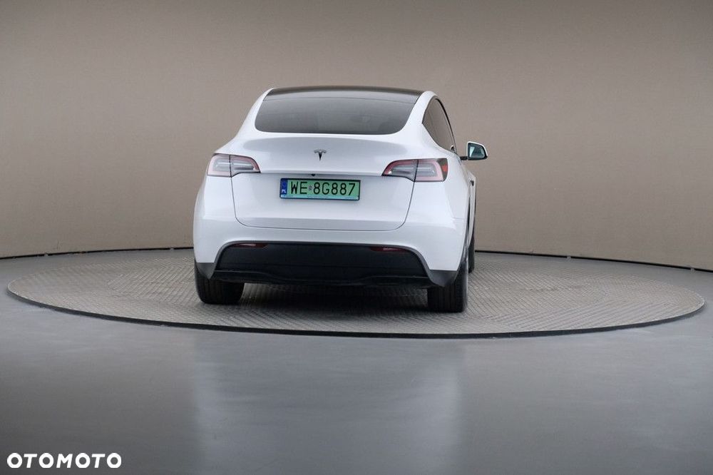 Tesla Model Y - 5