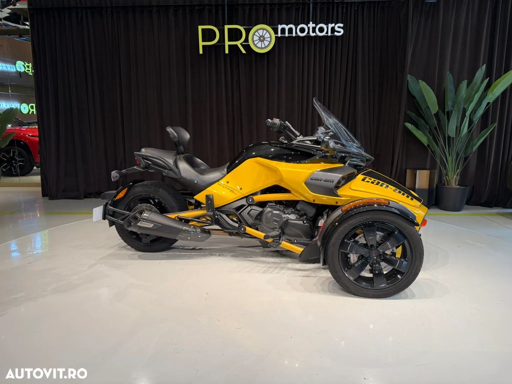 Can-Am Spyder - 2