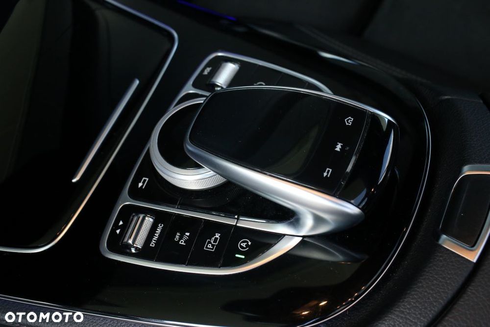 Mercedes-Benz Klasa E 220 d 4-Matic 9G-TRONIC - 17
