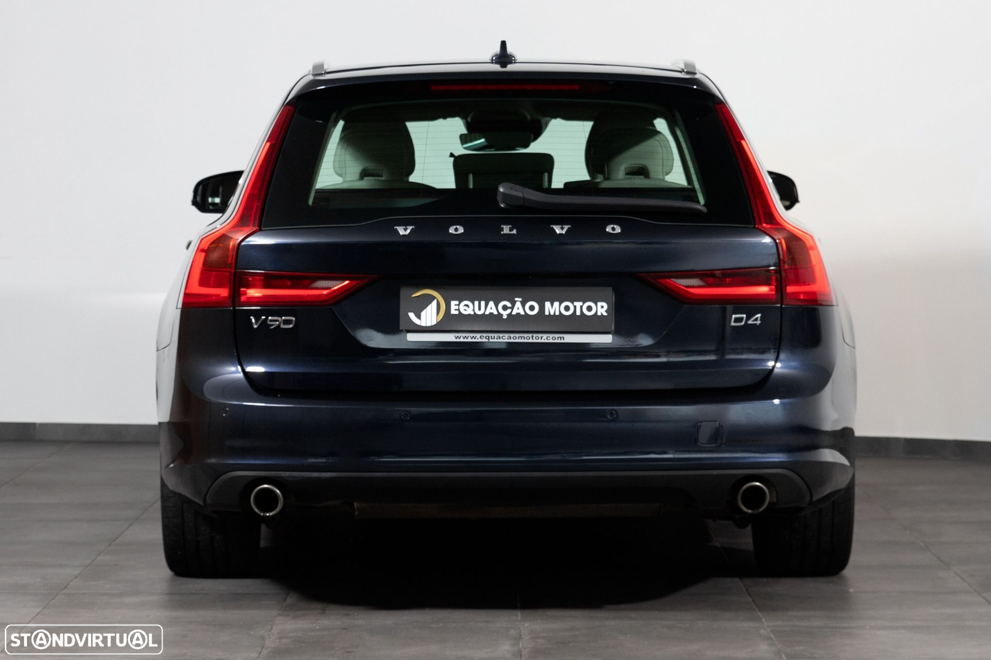 Volvo V90 2.0 D4 Momentum Geartronic - 3