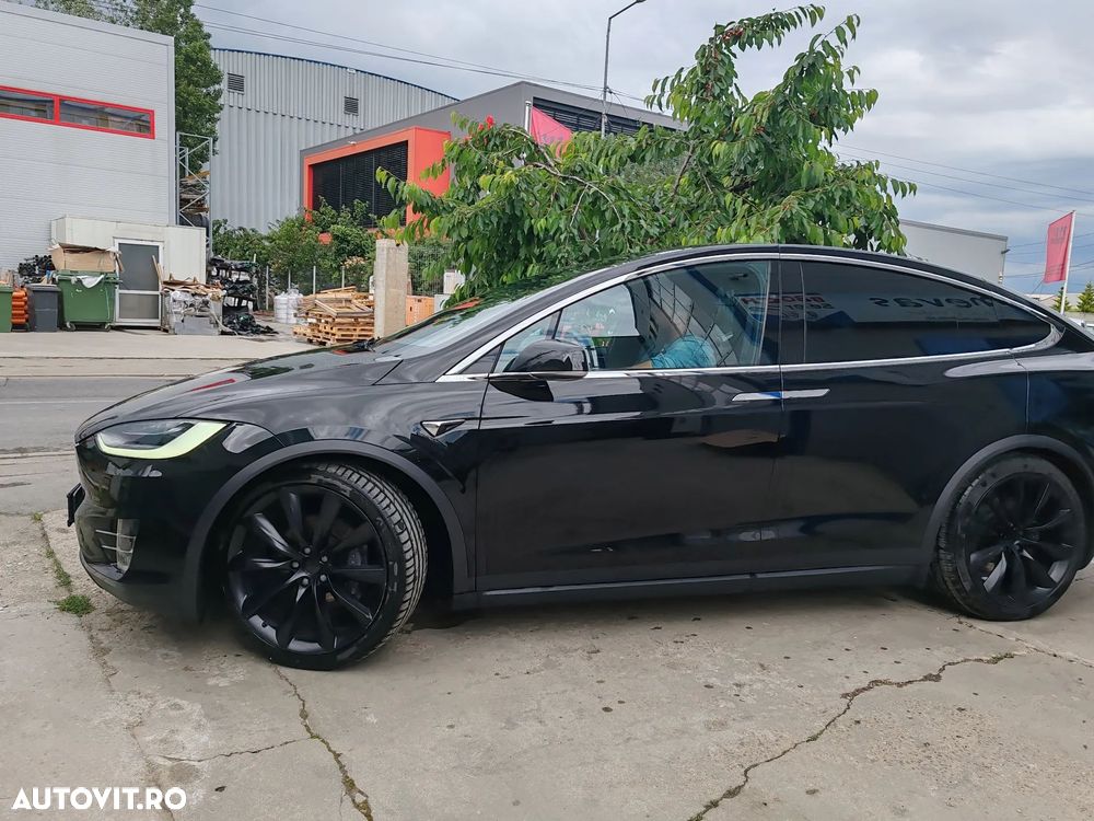 Tesla Model X - 37