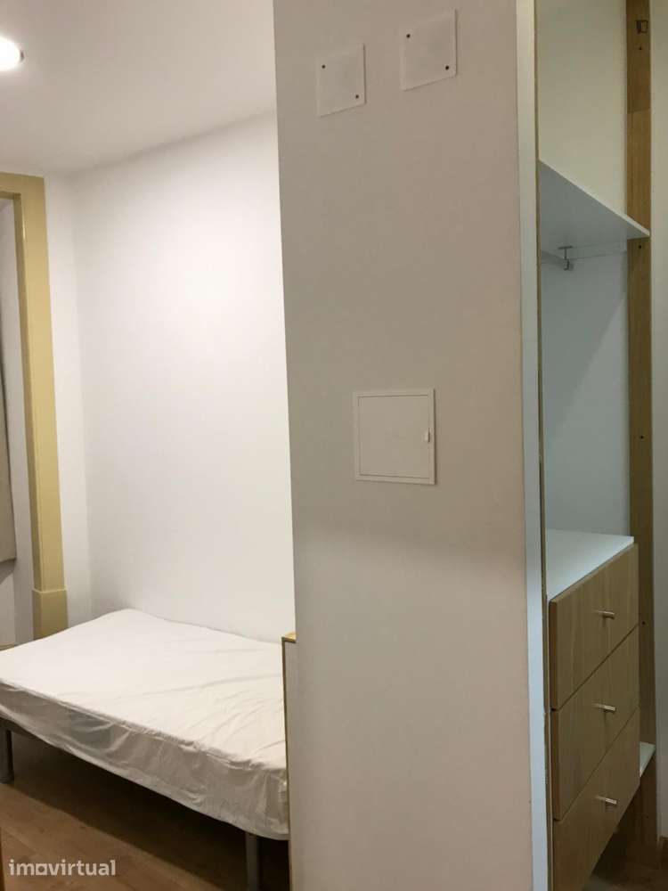 Quarto - localizado em Baixa Coimbra - Grande imagem: 3/11