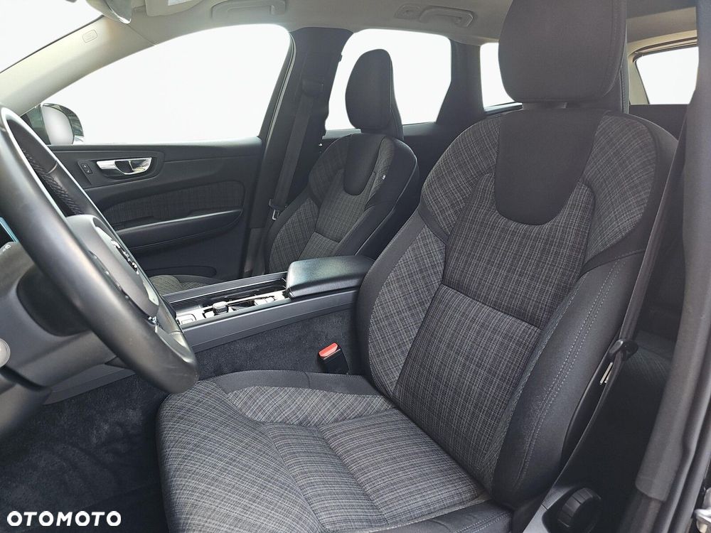 Volvo XC 60 B4 B R-Design - 12