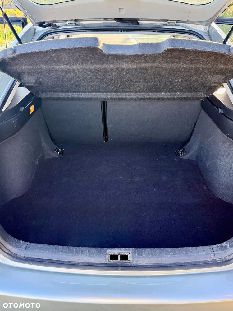 Toyota Avensis 2.0 D-4D Sol - 16