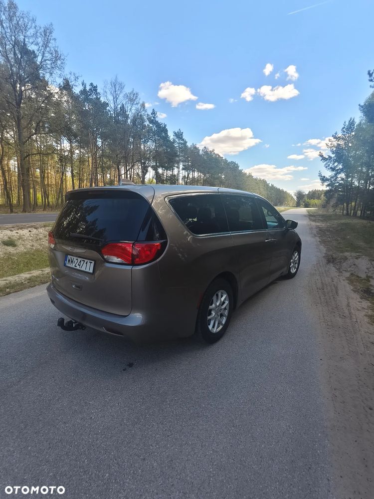 Chrysler Pacifica - 4