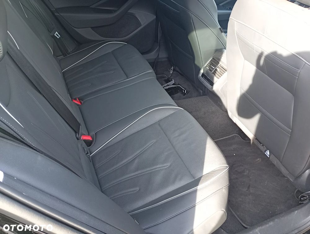 Volkswagen Passat 2.0 TDI SCR DSG 4Motion Elegance - 9