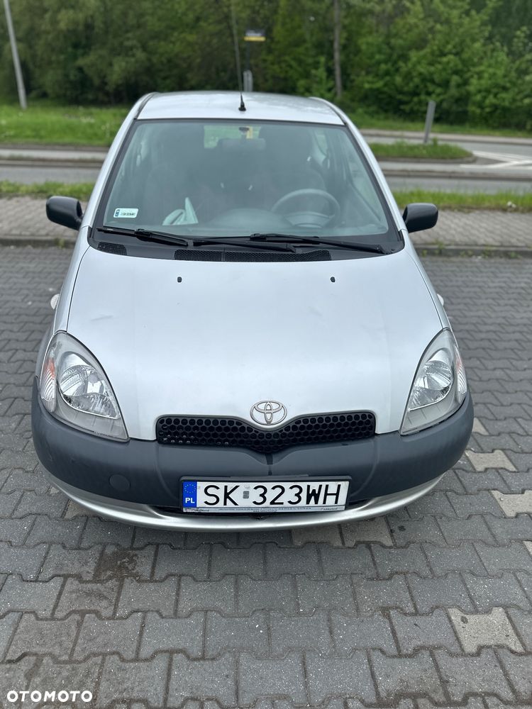 Toyota Yaris 1.0 Base - 1