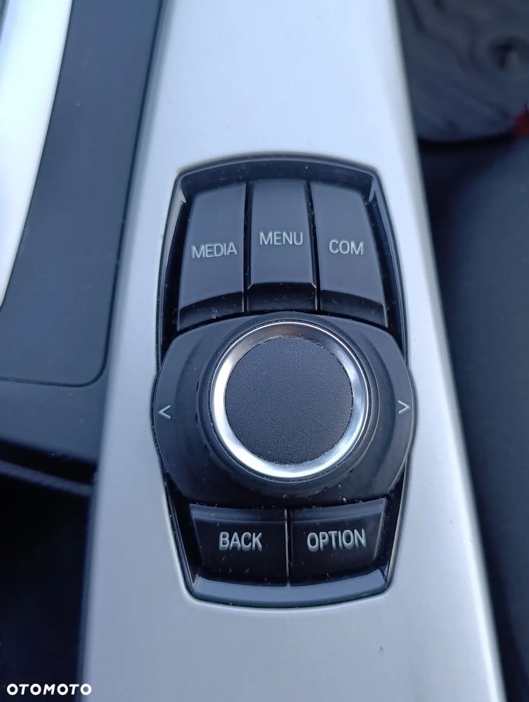 BMW Seria 3 318i - 12