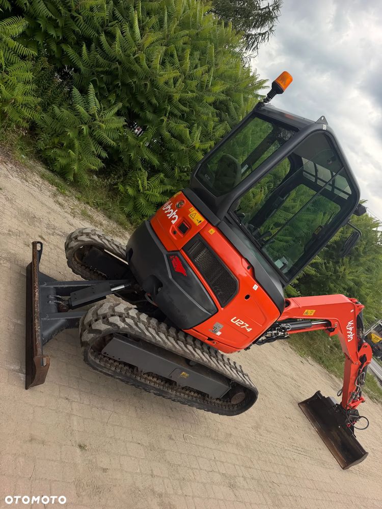 Kubota U27 Minikoparka koparka gąsienicowa 2.8 tony. jak Nówka sztuka z salonu! 2017 rok. 1570mtg. Przywieziona z Gospodarstwa Norweskiego! Zadbana Maszyna ani deka luzów i wycieków. Aktualna Dekra dokumentacja BMWT! Łyżka skarpowa uchylna Hydrauliczna! Szybka wolna jazda. Zamki na tłokach. Wersja Norweska!! OKAZJA Tanio - 24