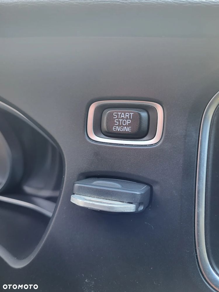 Volvo V40 D2 R Design - 19