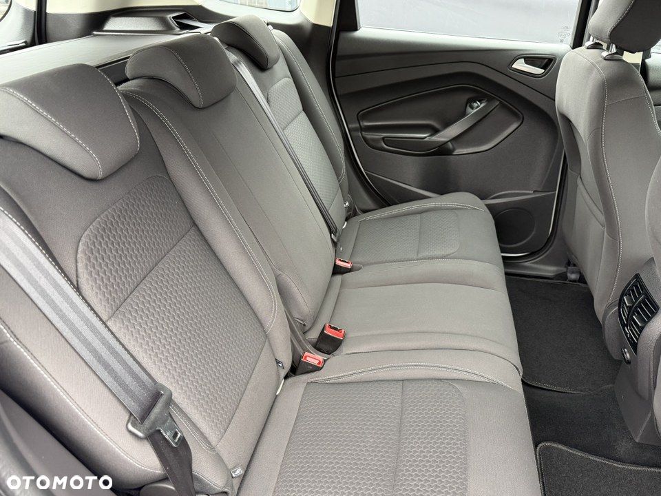 Ford Kuga 1.5 EcoBoost 2x4 Titanium - 32