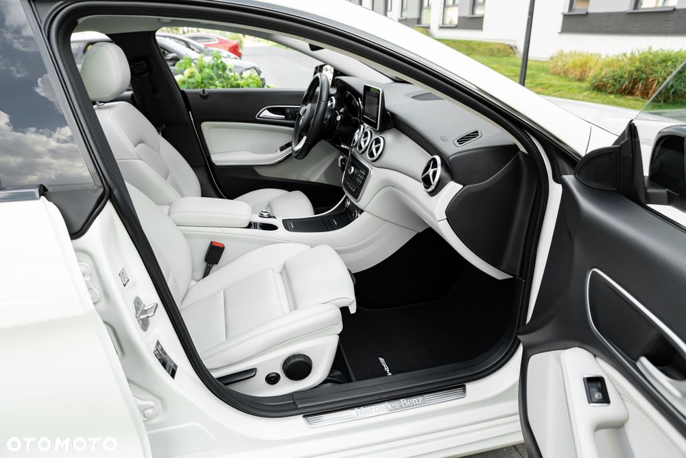 Mercedes-Benz CLA Shooting Brake 200 7G-DCT AMG Line - 34