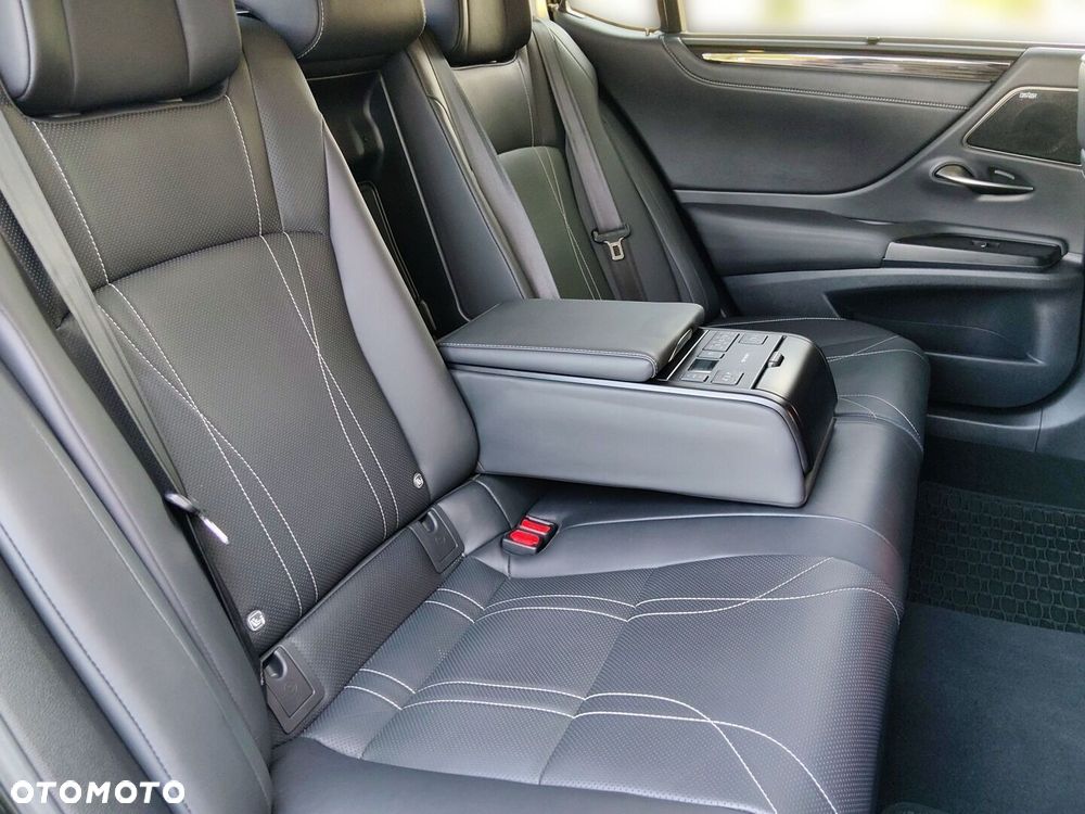 Lexus ES 300h Omotenashi - 16