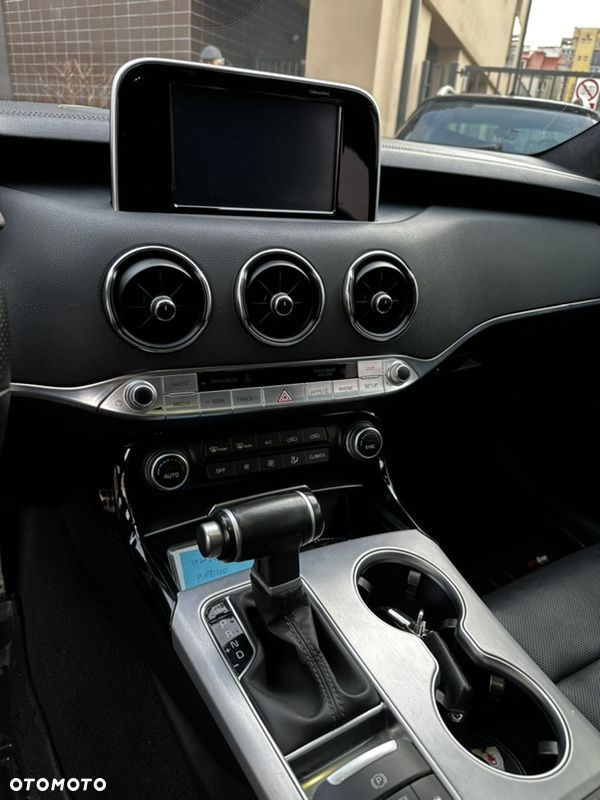 Kia Stinger - 32