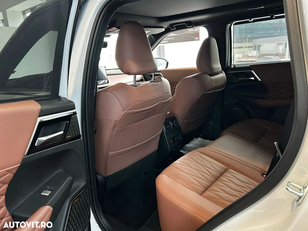 Mitsubishi Outlander 2.4 L 4X4 PHEV Instyle Ultimate - 4