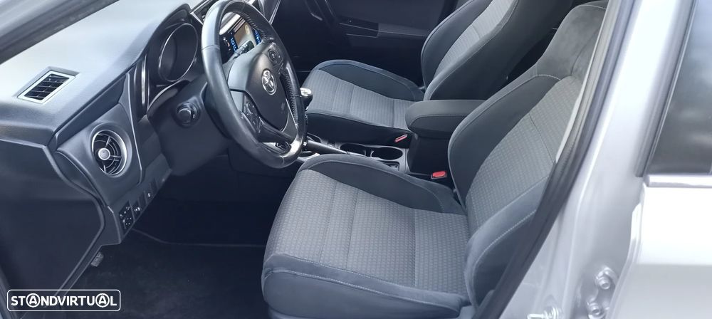 Toyota Auris 1.4 D-4D Com. +P.Techno+P.Sport - 7