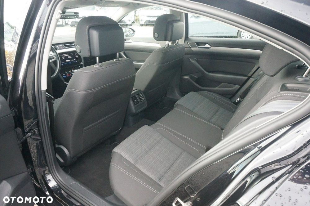 Volkswagen Passat - 24