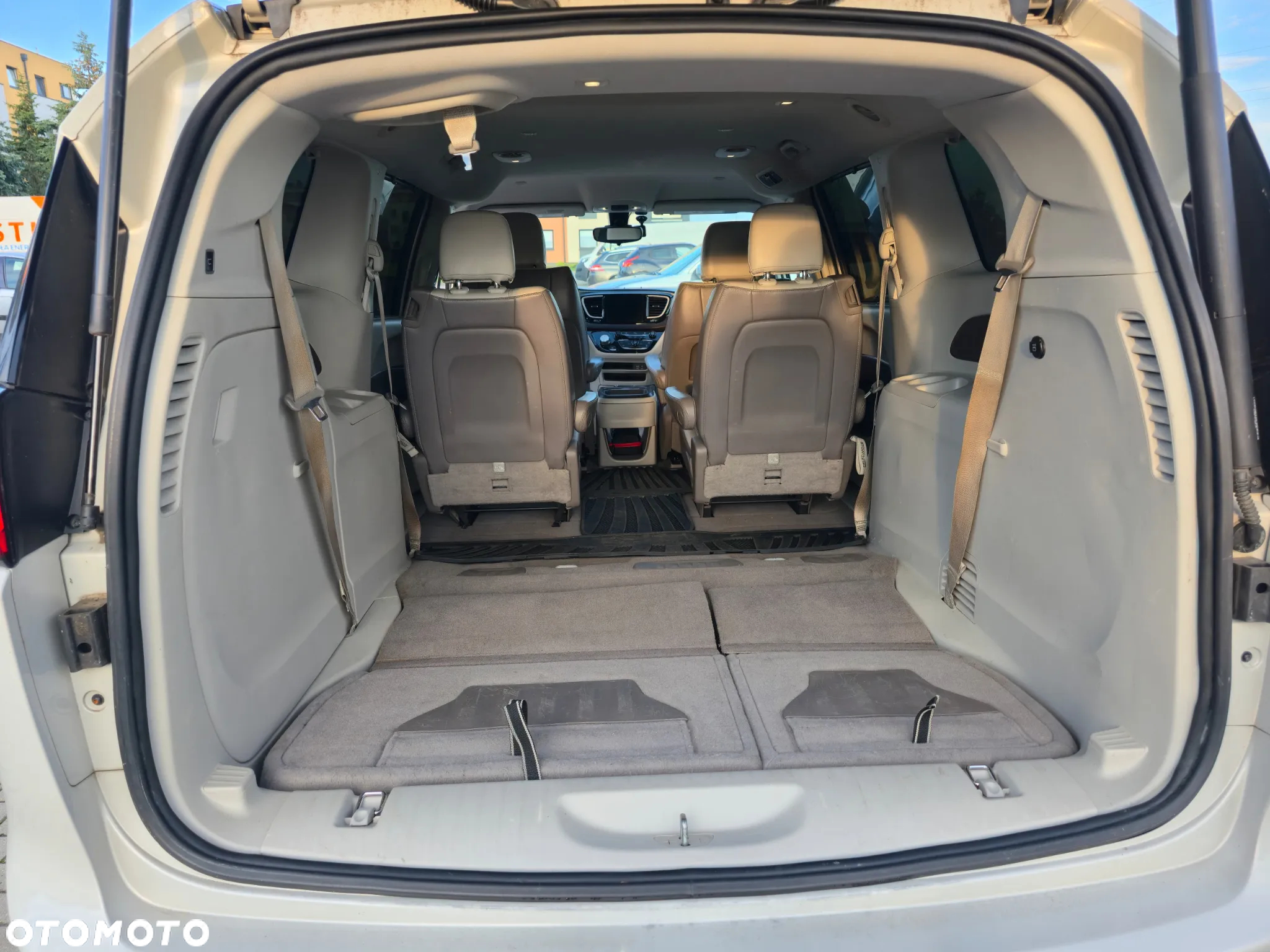 Chrysler Pacifica - 11