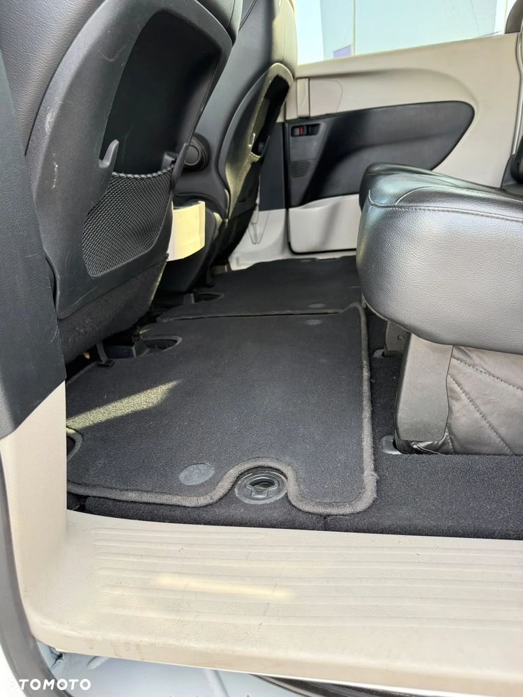 Chrysler Pacifica - 32