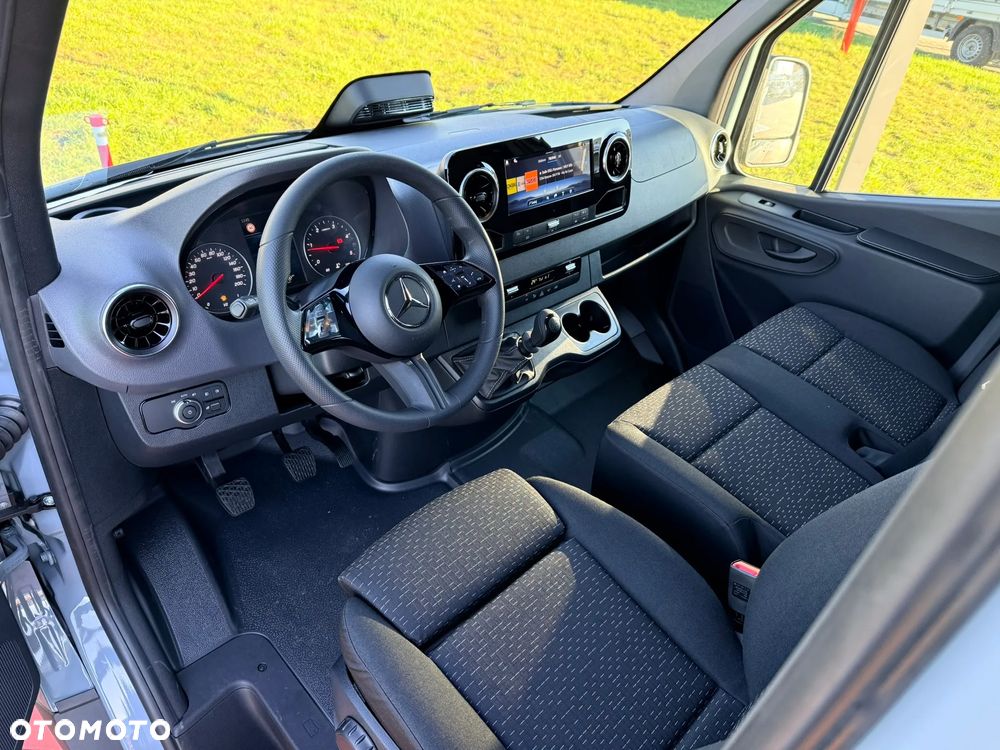 Mercedes-Benz Sprinter - 24