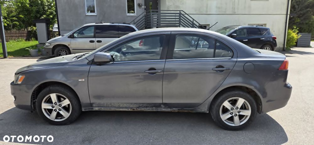 MITSUBISHI LANCER IX A39 sedan błotnik lewy przód - 1