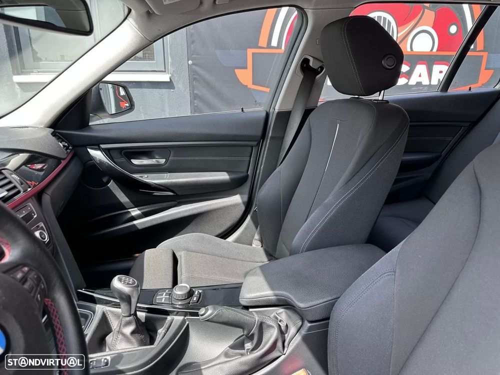 BMW 318 d Sport Line - 25