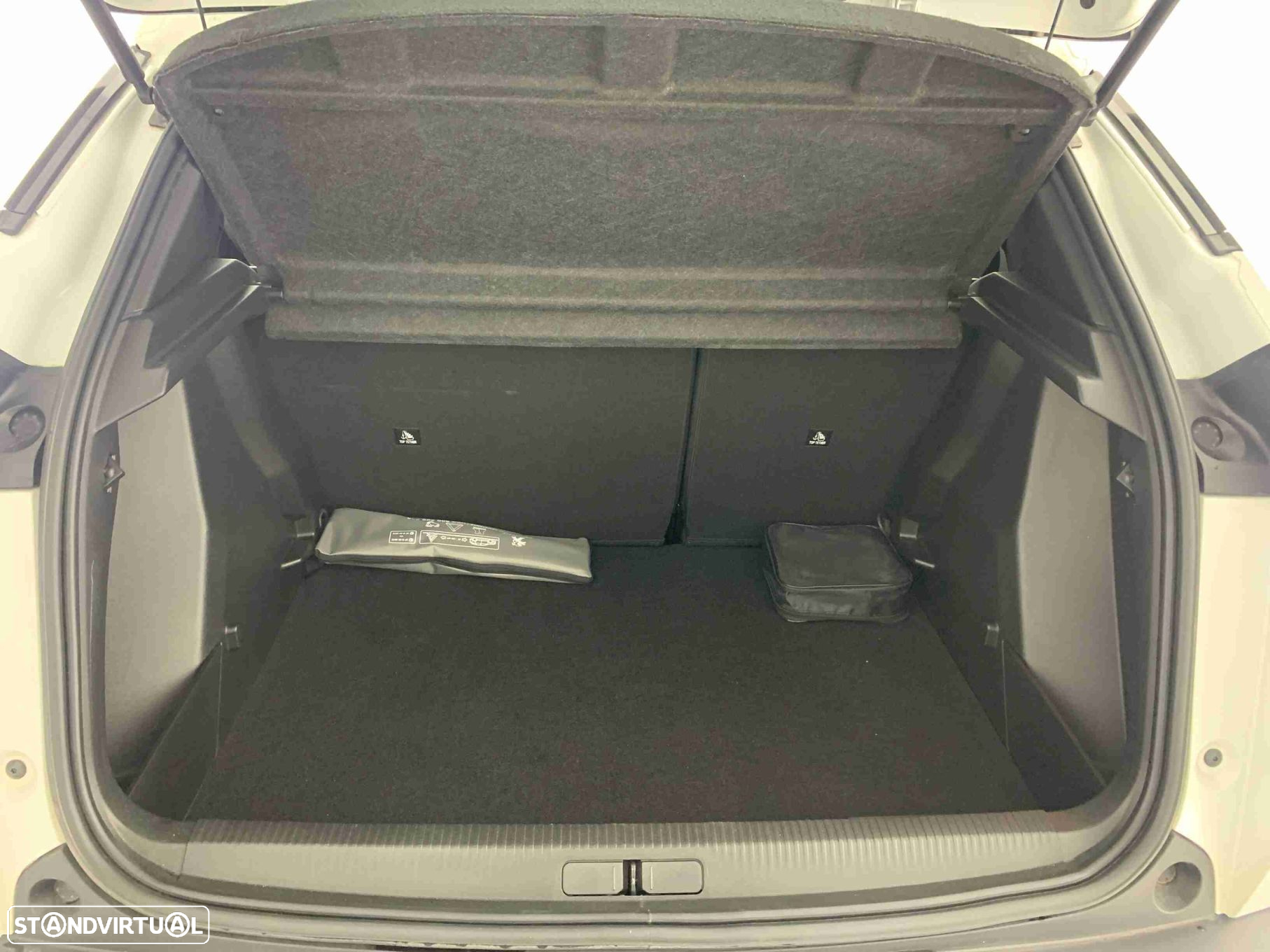 Peugeot 2008 1.2 PureTech Active Pack - 13