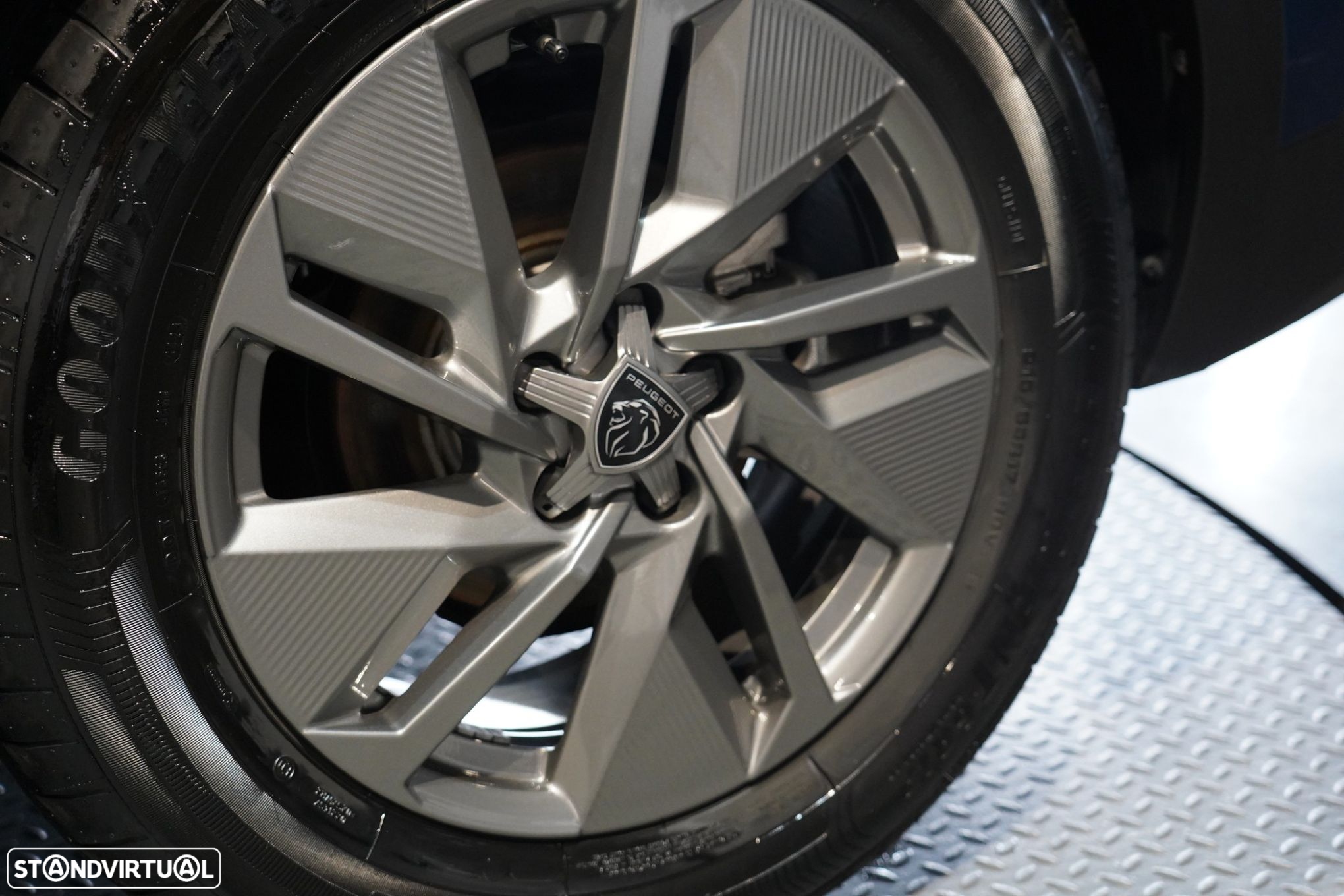 Peugeot 408 1.2 PureTech Allure EAT8 - 37