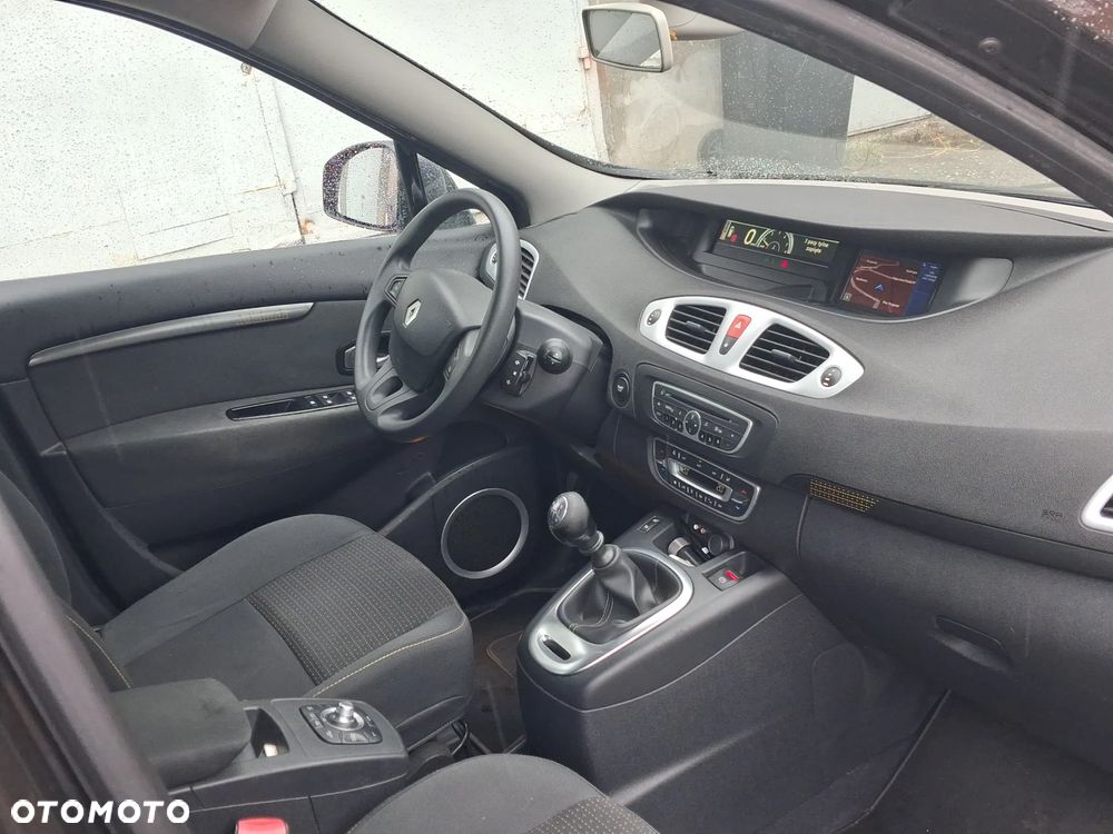 Renault Scenic 2.0 dCi Privilege - 9