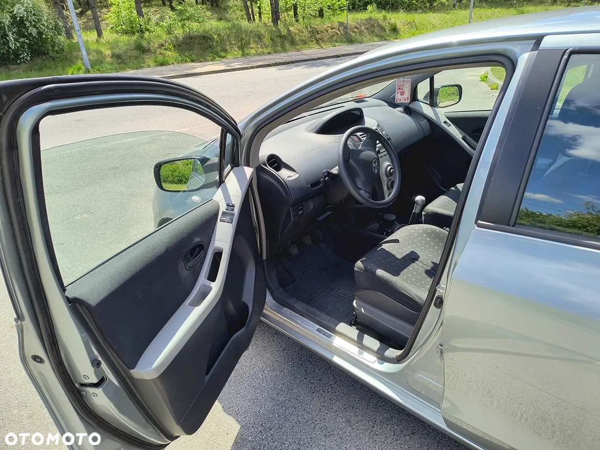 Toyota Yaris 1.3 Luna Premium - 6