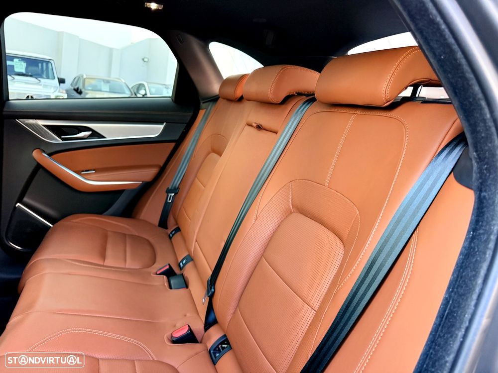 Jaguar F-Pace 2.0 P400e AWD R-Dynamic HSE - 35