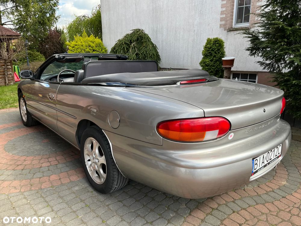 Chrysler Stratus - 8