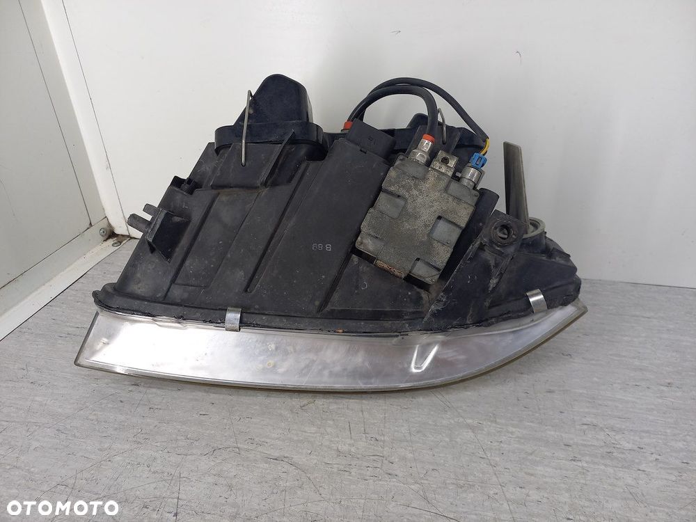 LAMPA PRZÓD PRAWA XENON AUDI A6 C5 - 2