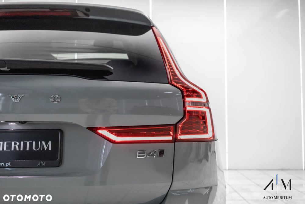 Volvo XC 60 B4 D AWD Ultimate Dark - 12