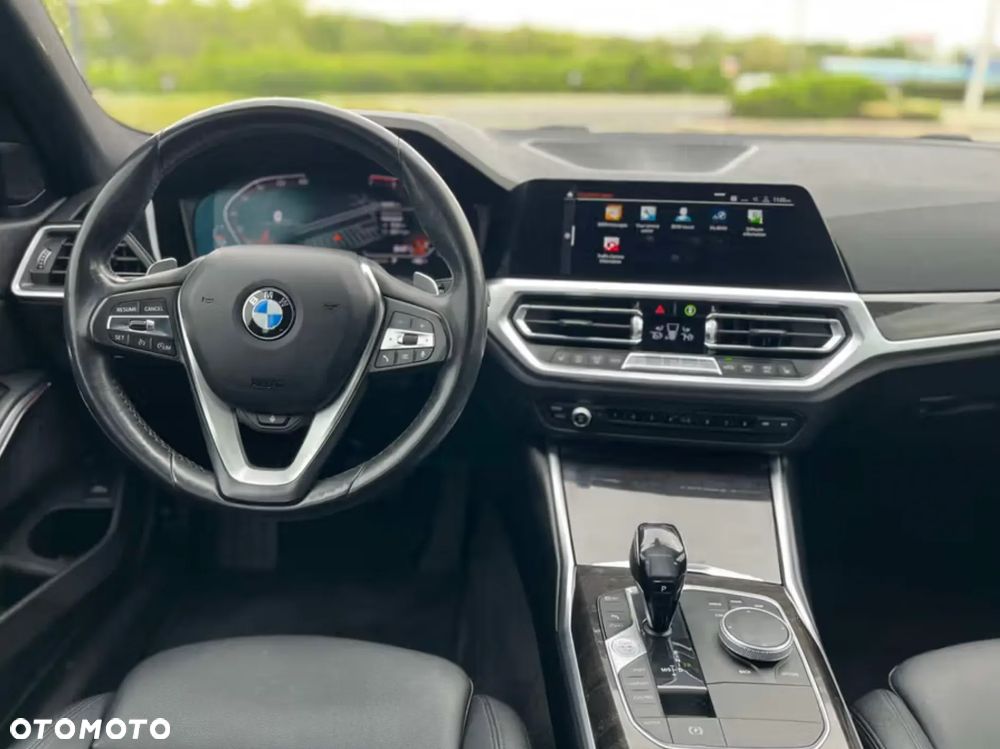 BMW Seria 3 330i xDrive Edition M Sport Shadow - 12