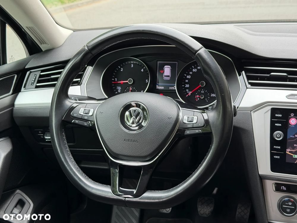 Volkswagen Passat - 19