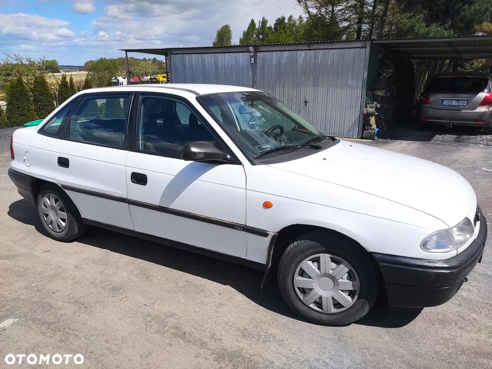 Opel Astra 1.4 GL - 4